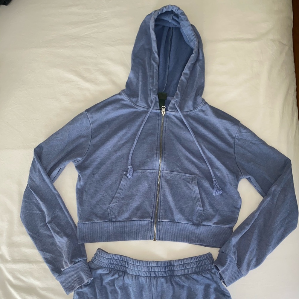 Cropped sweatshirt and shorts set